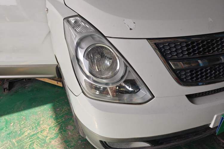 Used Hyundai H-1 Starex 2011 2.4L Luxury Edition Right Front Headlight