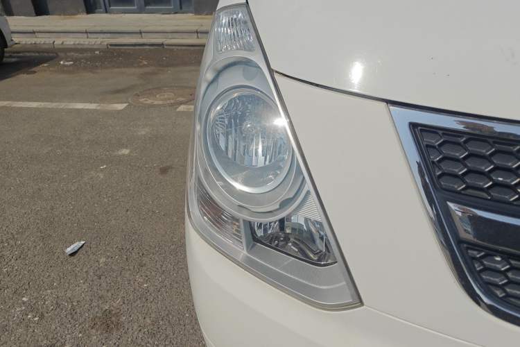 Used Hyundai H-1 Starex 2011 2.4L Luxury Edition Right Front Headlight