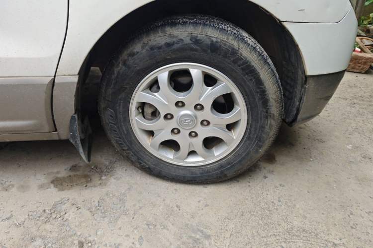 Used Hyundai H-1 Starex 2011 2.4L Luxury Edition Right Front Wheel Hub