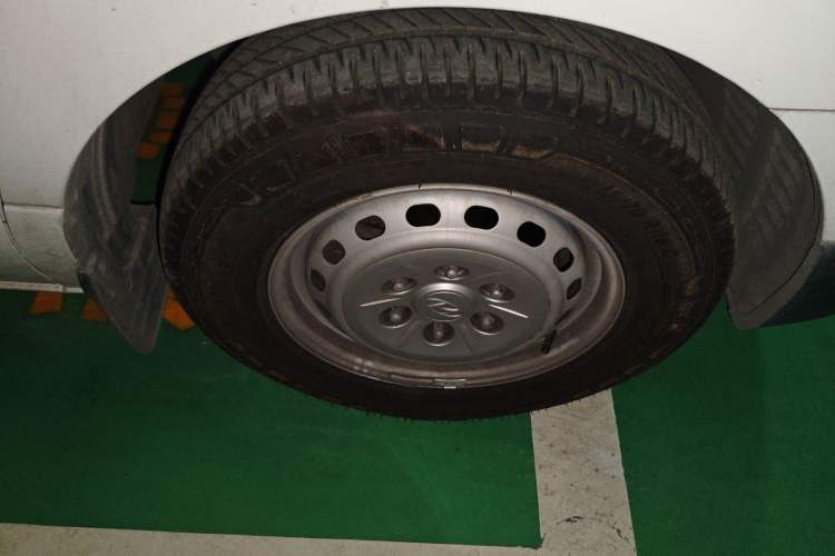 Used Hyundai H-1 Starex 2011 2.4L Comfort Edition Right Front Wheel Hub