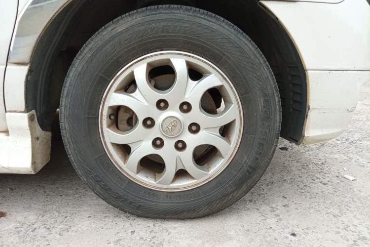 Used Hyundai H-1 Starex 2011 2.4L Luxury Edition Right Front Wheel Hub