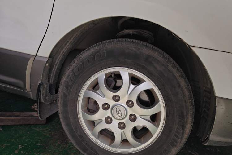 Used Hyundai H-1 Starex 2011 2.4L Luxury Edition Right Front Wheel Hub