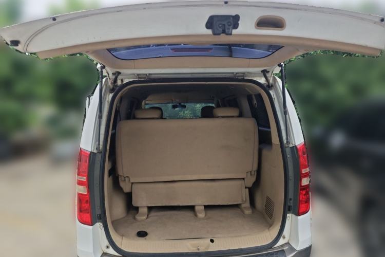 Used Hyundai H-1 Starex 2011 2.4L Luxury Edition Trunk