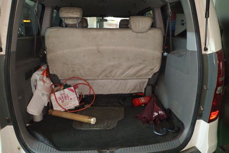 Used Hyundai H-1 Starex 2011 2.4L Comfort Edition Trunk