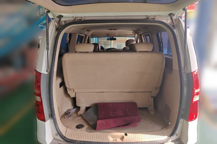 Used Hyundai H-1 Starex 2011 2.4L Luxury Edition Trunk