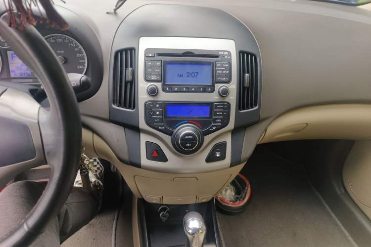 Used Hyundai i30 2009 1.6L Automatic Luxury Model Audio And AC Panel