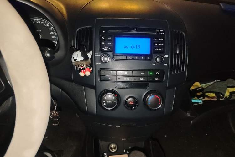 Used Hyundai i30 2009 1.6L Automatic Comfort Edition Audio And AC Panel
