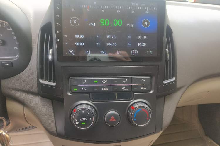 Used Hyundai i30 2009 1.6L Automatic Comfort Edition Audio And AC Panel