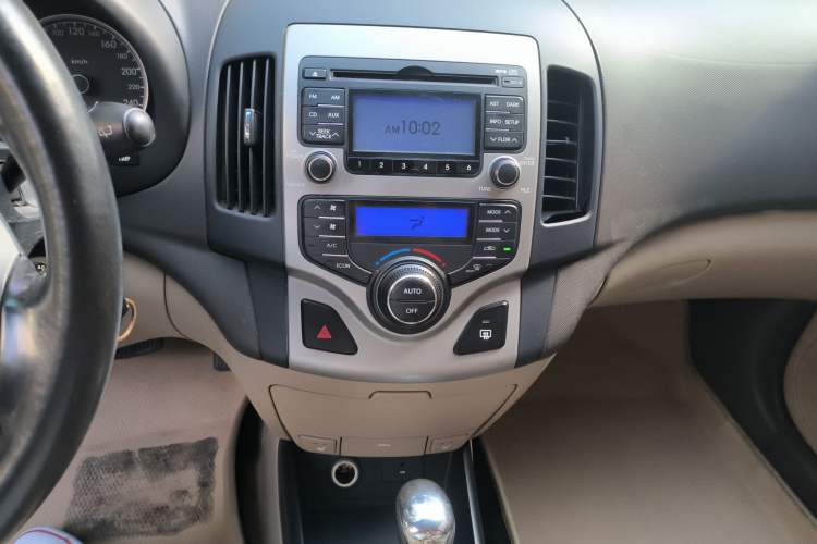Used Hyundai i30 2009 1.6L Automatic Luxury Model Audio And AC Panel