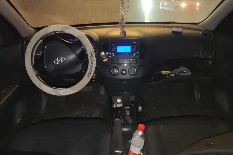 Used Hyundai i30 2009 1.6L Automatic Comfort Edition Center Console