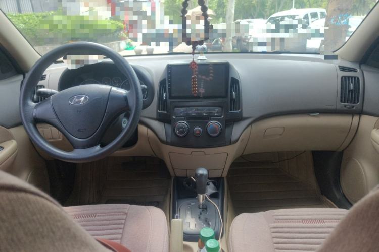 Used Hyundai i30 2009 1.6L Automatic Comfort Edition Center Console