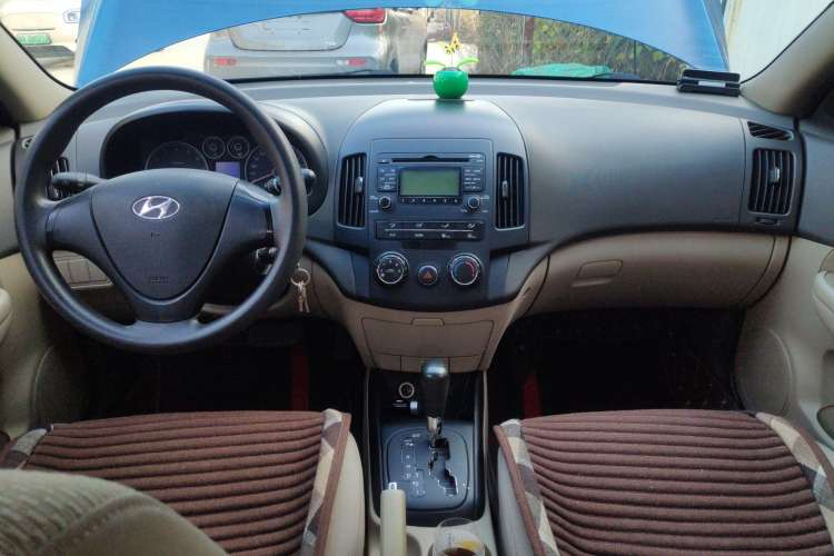 Used Hyundai i30 2009 1.6L Automatic Comfort Edition Center Console