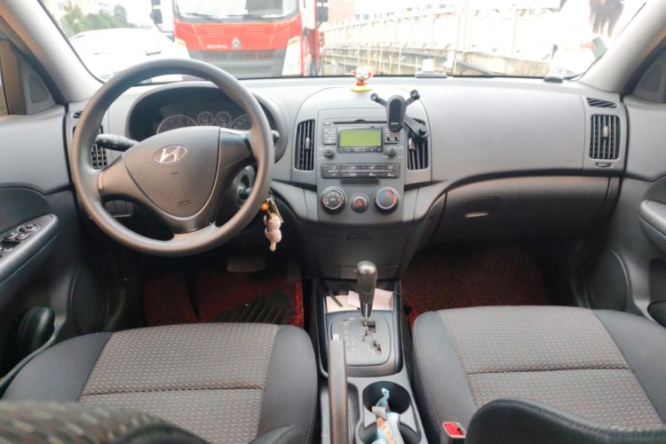 Used Hyundai i30 2009 1.6L Automatic Comfort Edition Center Console