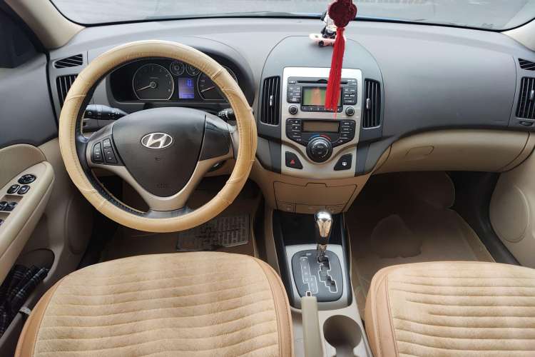 Used Hyundai i30 2009 1.6L Automatic Luxury Model Center Console