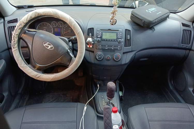 Used Hyundai i30 2009 1.6L Automatic Comfort Edition Center Console