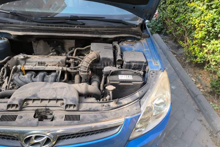 Used Hyundai i30 2009 1.6L Automatic Luxury Model Engine Bay Left