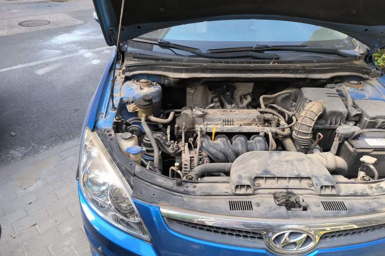 Used Hyundai i30 2009 1.6L Automatic Luxury Model Engine Bay Right
