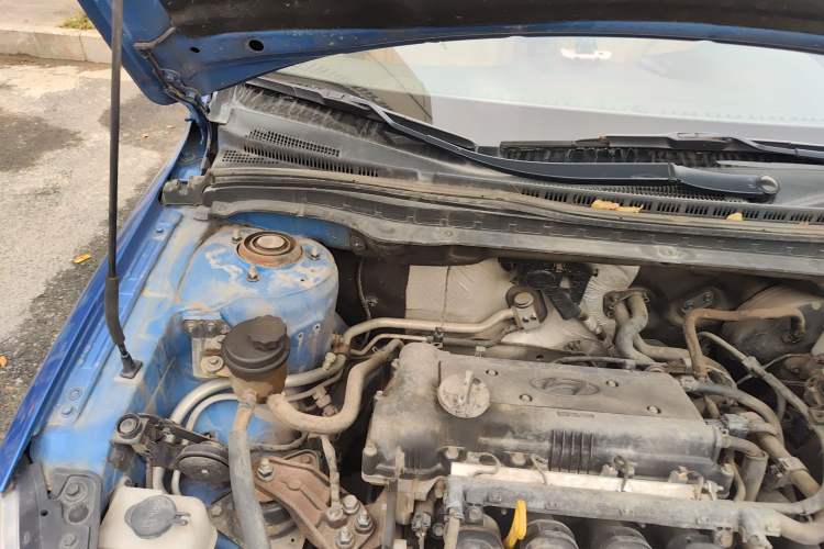 Used Hyundai i30 2009 1.6L Automatic Luxury Model Engine Bay Right