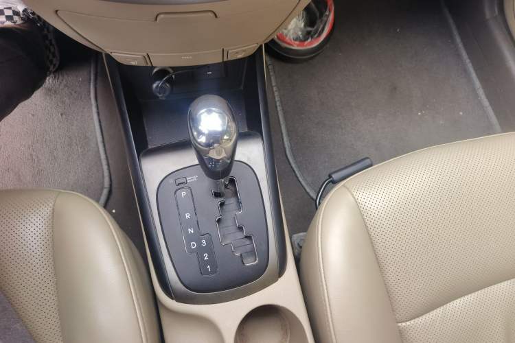 Used Hyundai i30 2009 1.6L Automatic Luxury Model Gear Lever