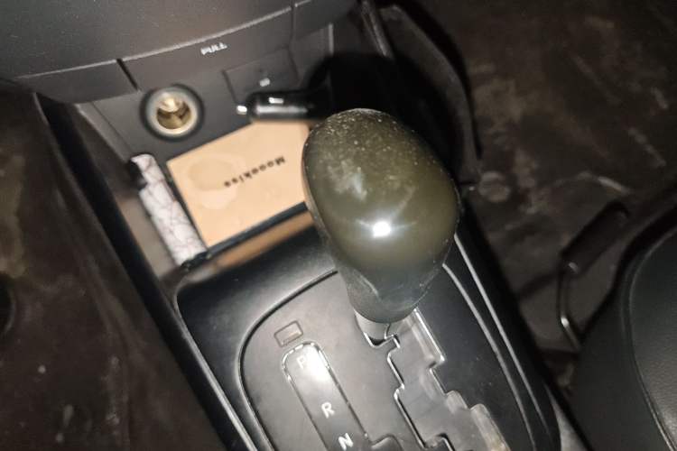 Used Hyundai i30 2009 1.6L Automatic Comfort Edition Gear Lever