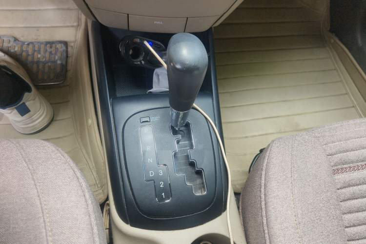 Used Hyundai i30 2009 1.6L Automatic Comfort Edition Gear Lever