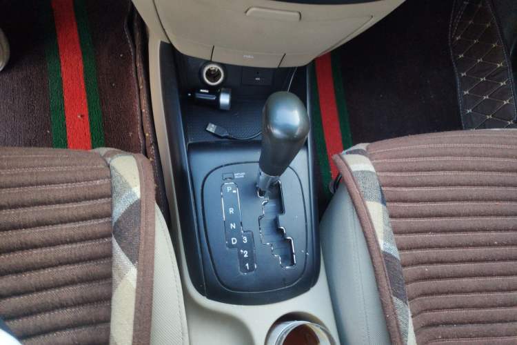 Used Hyundai i30 2009 1.6L Automatic Comfort Edition Gear Lever