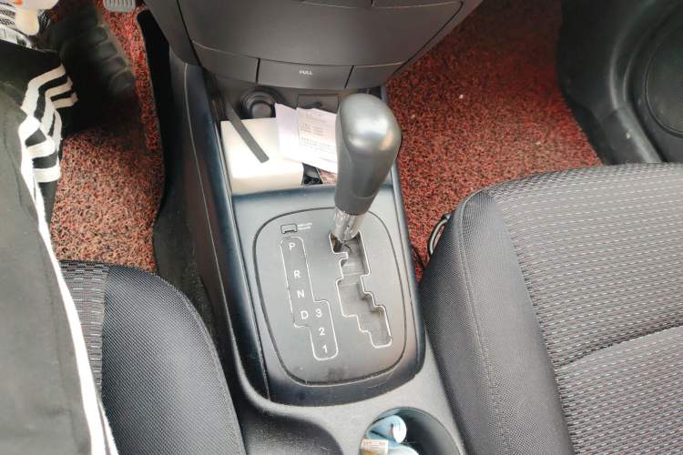Used Hyundai i30 2009 1.6L Automatic Comfort Edition Gear Lever