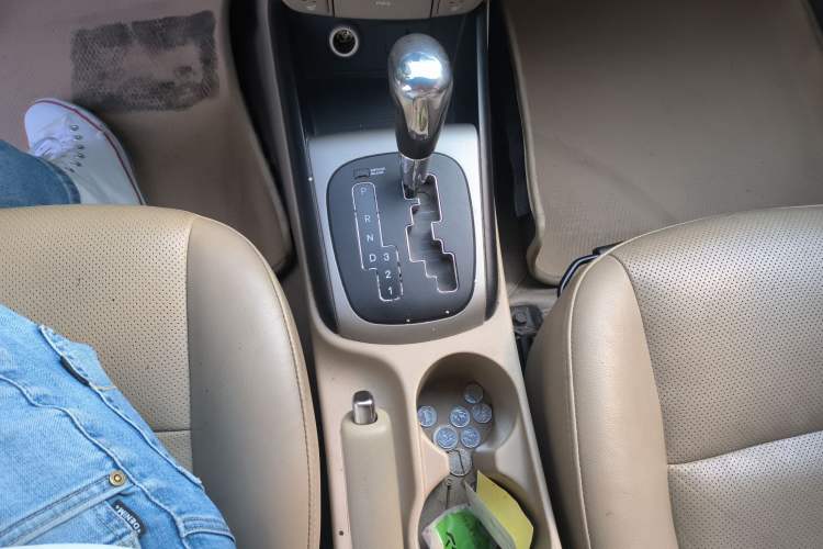 Used Hyundai i30 2009 1.6L Automatic Luxury Model Gear Lever