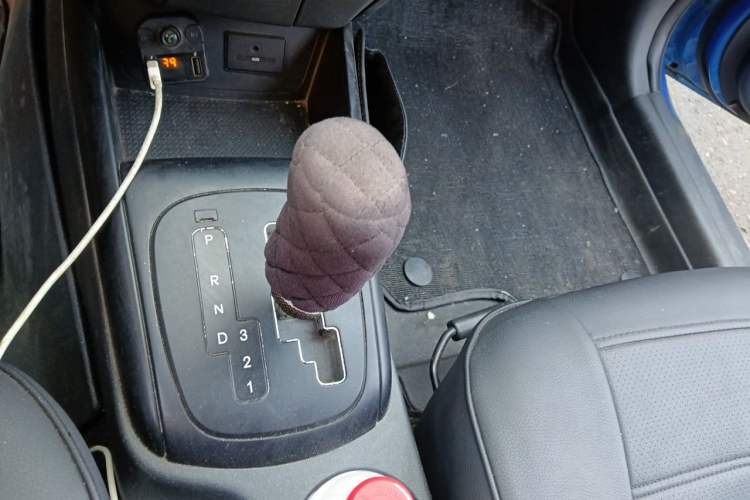 Used Hyundai i30 2009 1.6L Automatic Comfort Edition Gear Lever