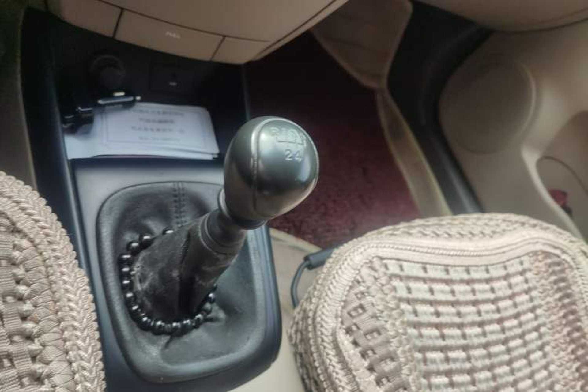 Used Hyundai i30 2009 1.6L Manual Comfort Edition Gear Lever