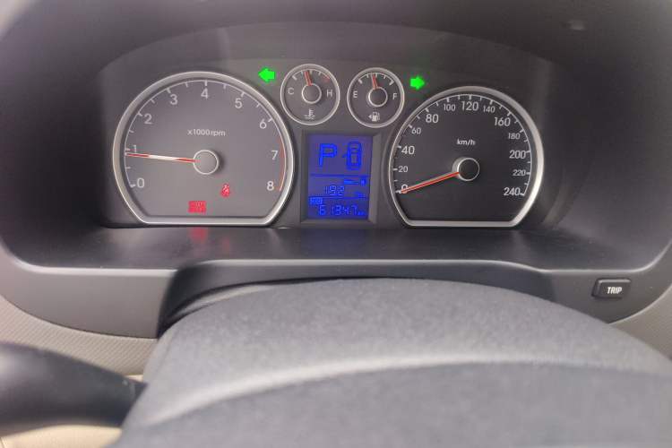 Used Hyundai i30 2009 1.6L Automatic Luxury Model Odometer Close Up