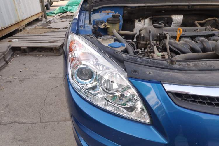 Used Hyundai i30 2009 1.6L Automatic Comfort Edition Right Front Headlight