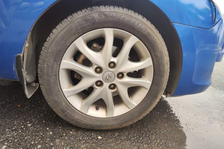 Used Hyundai i30 2009 1.6L Automatic Luxury Model Right Front Wheel Hub