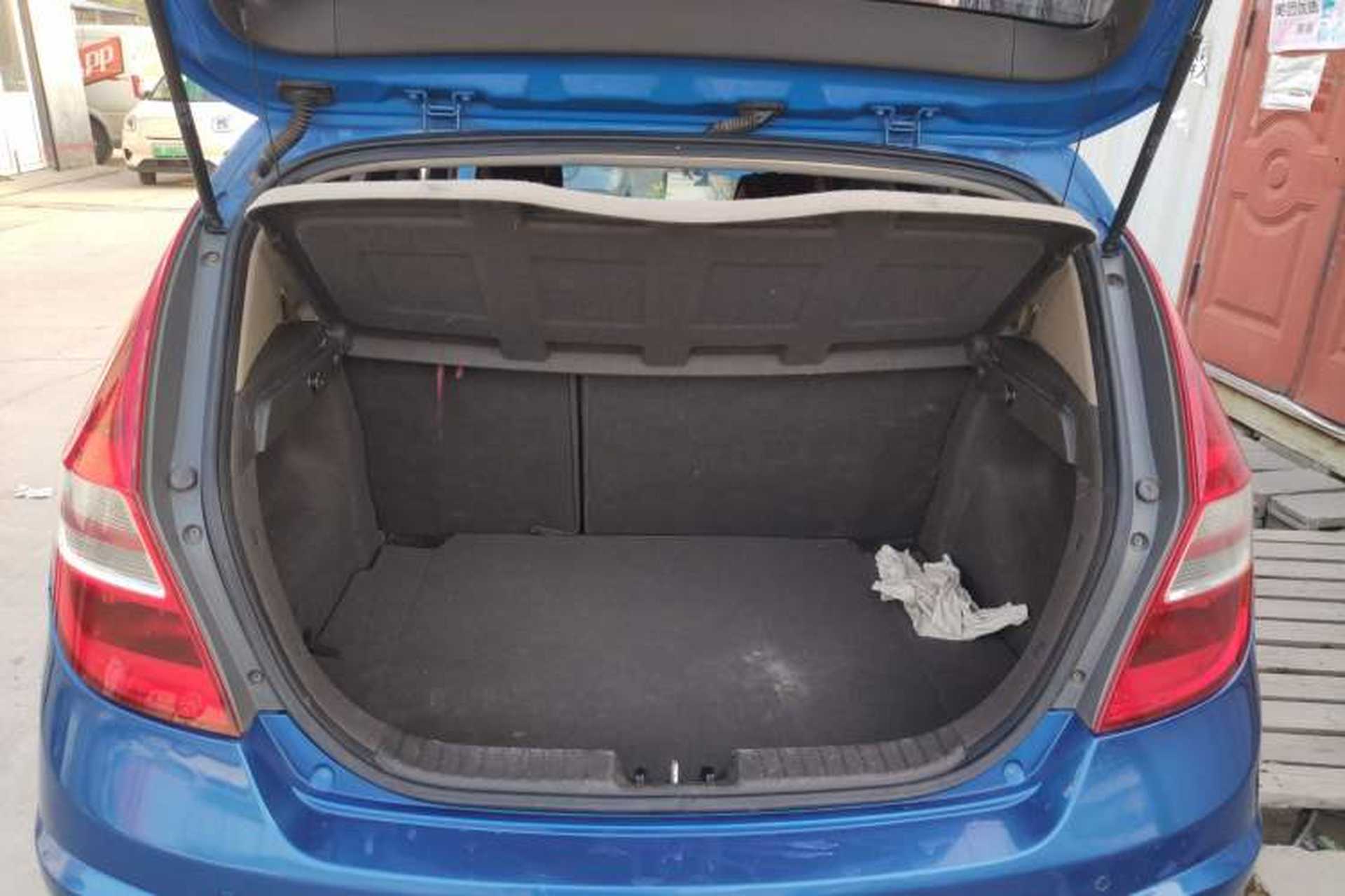 Used Hyundai i30 2009 1.6L Automatic Comfort Edition Trunk
