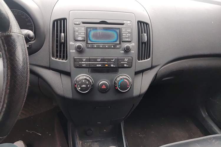 Used Hyundai i30 2009 1.6L Manual Comfort Edition Audio And AC Panel