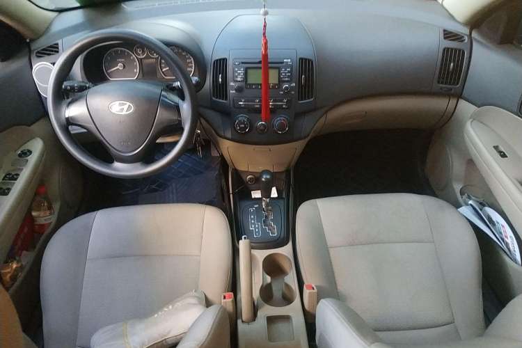 Used Hyundai i30 2009 1.6L Automatic Comfort Edition Center Console