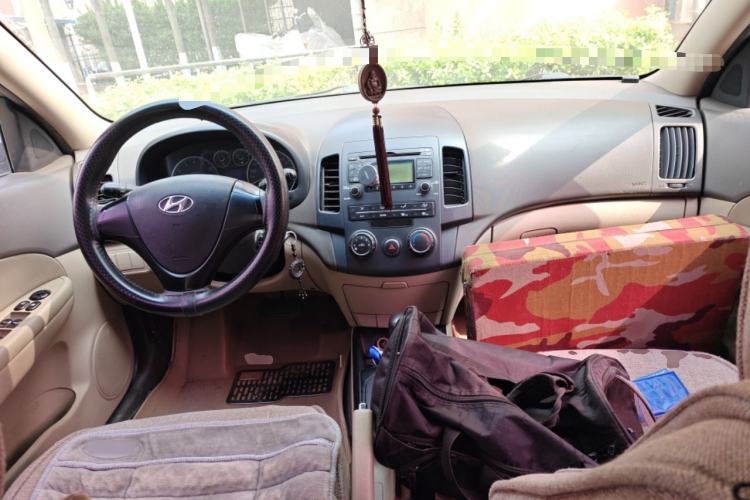 Used Hyundai i30 2009 1.6L Automatic Comfort Edition Center Console