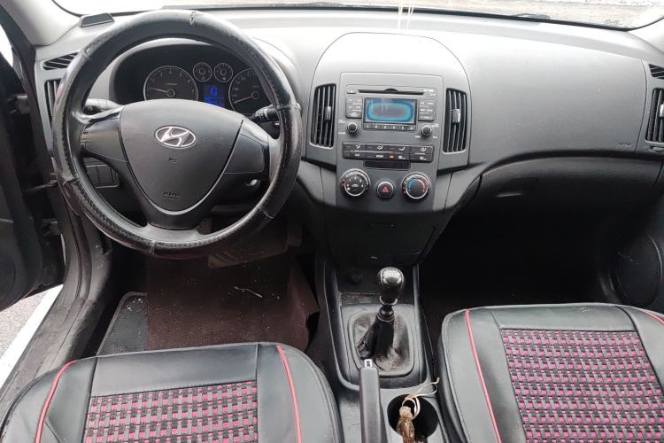 Used Hyundai i30 2009 1.6L Manual Comfort Edition Center Console