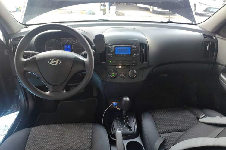 Used Hyundai i30 2009 1.6L Automatic Comfort Edition Center Console