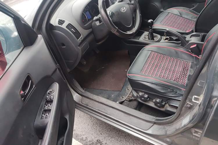 Used Hyundai i30 2009 1.6L Manual Comfort Edition Driver Seat
