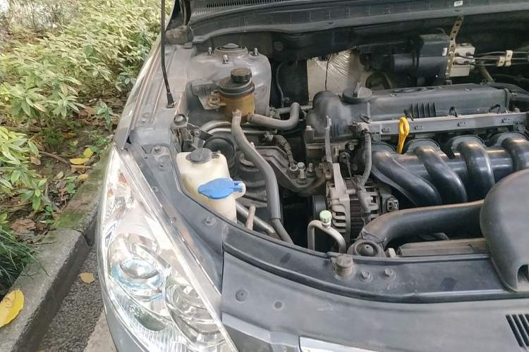 Used Hyundai i30 2009 1.6L Automatic Comfort Edition Engine Bay Right