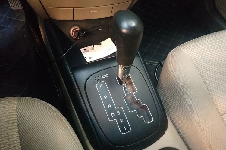 Used Hyundai i30 2009 1.6L Automatic Comfort Edition Gear Lever