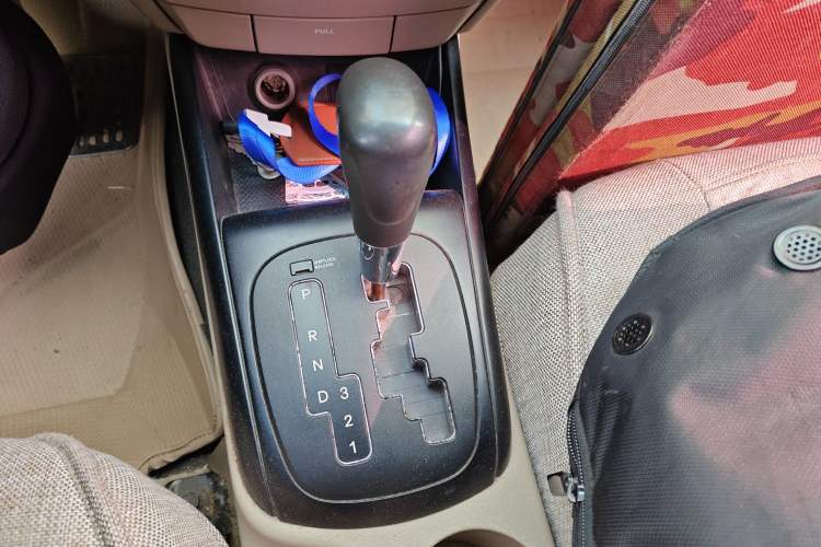 Used Hyundai i30 2009 1.6L Automatic Comfort Edition Gear Lever
