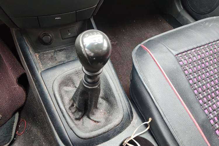 Used Hyundai i30 2009 1.6L Manual Comfort Edition Gear Lever