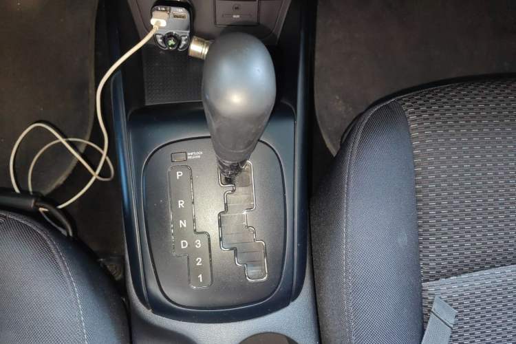 Used Hyundai i30 2009 1.6L Automatic Comfort Edition Gear Lever