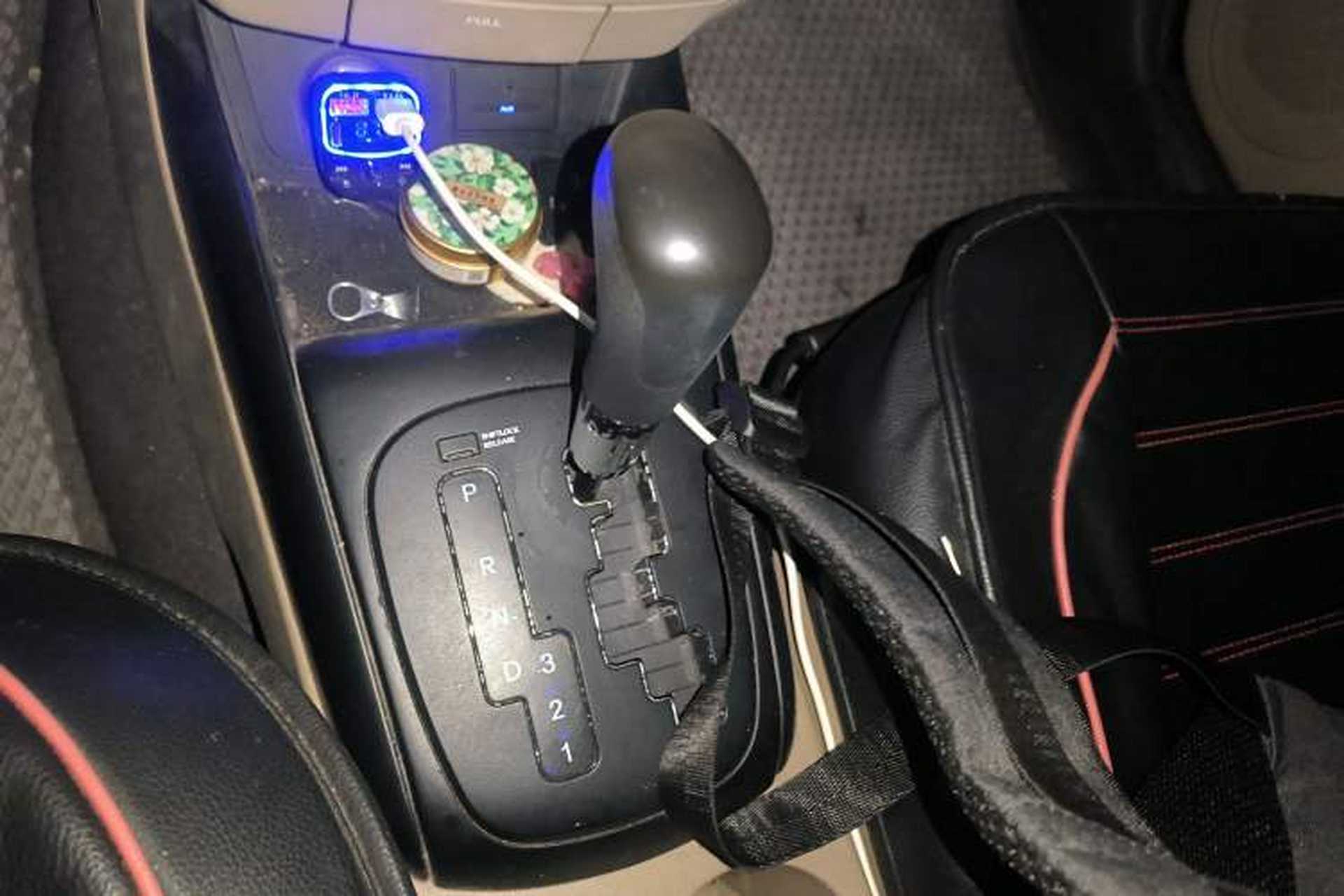 Used Hyundai i30 2009 1.6L Automatic Comfort Edition Gear Lever