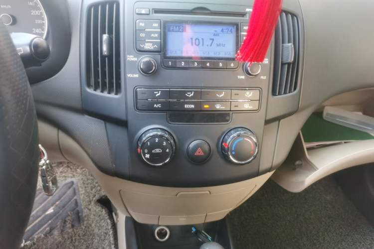 Used Hyundai i30 2009 1.6L Automatic Comfort Edition Audio And AC Panel
