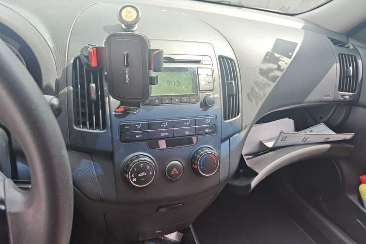 Used Hyundai i30 2009 1.6L Automatic Comfort Edition Audio And AC Panel