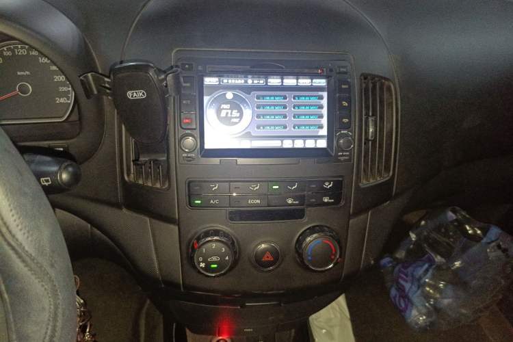 Used Hyundai i30 2009 1.6L Manual Comfort Edition Audio And AC Panel
