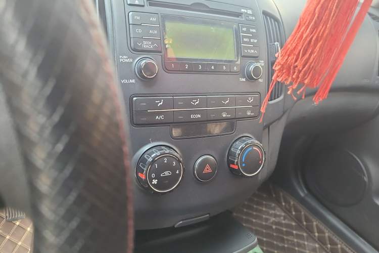 Used Hyundai i30 2009 1.6L Manual Comfort Edition Audio And AC Panel